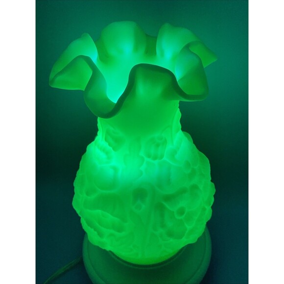 Vintage Fenton floral yellow custard poppy Uranium Shade.9.25”H,4”base,6” - Picture 14 of 16